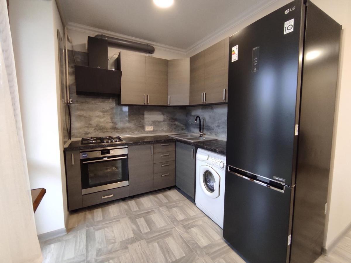 2 Bedroom Apartment, Quiet And Spacious Yerevan Exterior photo