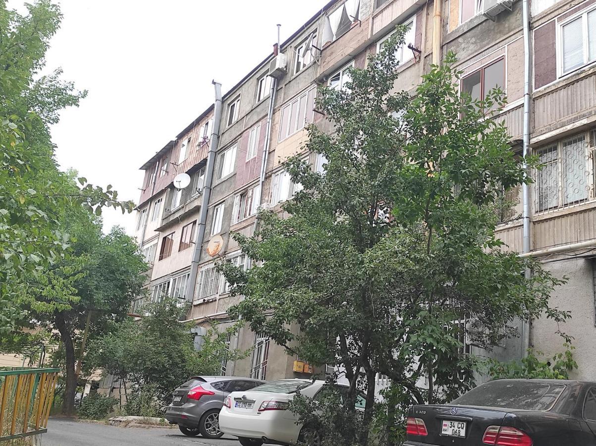 2 Bedroom Apartment, Quiet And Spacious Yerevan Exterior photo